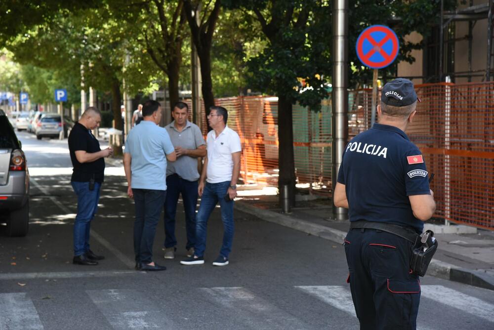 <p>Predsjednik Višeg suda sumnja da osoba koja je kopala tunel nije željela ukrasti dokaz koji je već bio predmet vještačenja, već da se pokušavalo doći u blizinu sobe za zadržavanje i da je možda pokušano bjekstvo</p>