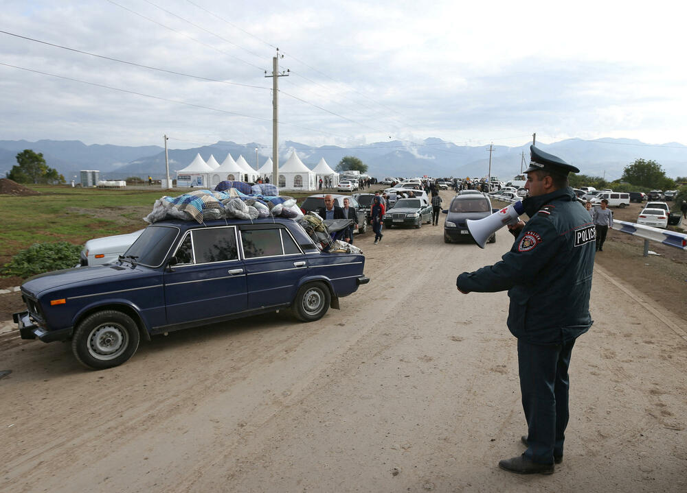 <p>Azerbejdžanska vojska je prošle nedjelje porazila jermenske snage u jednodnevnom napadu, primoravši separatističke vlasti da polože oružje i započnu razgovore o "reintegraciji" Nagorno-Karabaha u Azerbejdžan nakon tri decenije separatističke politike</p>