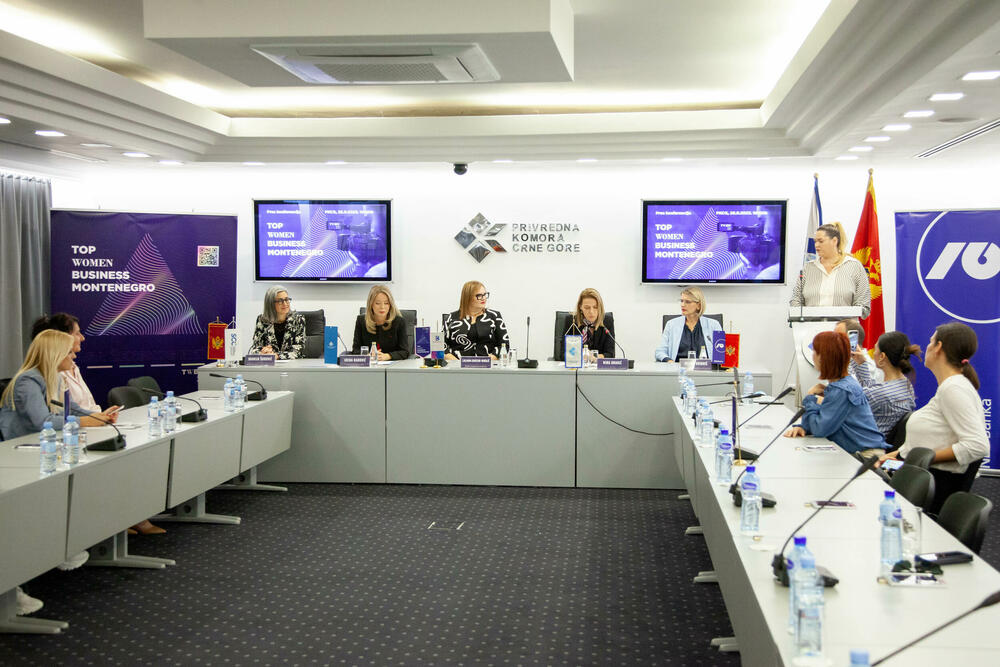 <p>Inicijativa Top Women Business Montenegro (TWBM) doprinijela je snaženju crnogorske ženske poslovne zajednice. Aktivnosti u cilju ekonomskog osnaživanja žena dio su procesa koji zahtijeva sistemski, horizontalan pristup i kontinuirano učešće zainteresovanih strana iz privatnog i javnog sektora, saopšteno je na konferenciji za novinare na kojoj je promovisano drugo izdanje TWBM.</p>