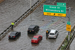 FOTO SAD: U Njujorku vanredno stanje zbog olujnih kiša