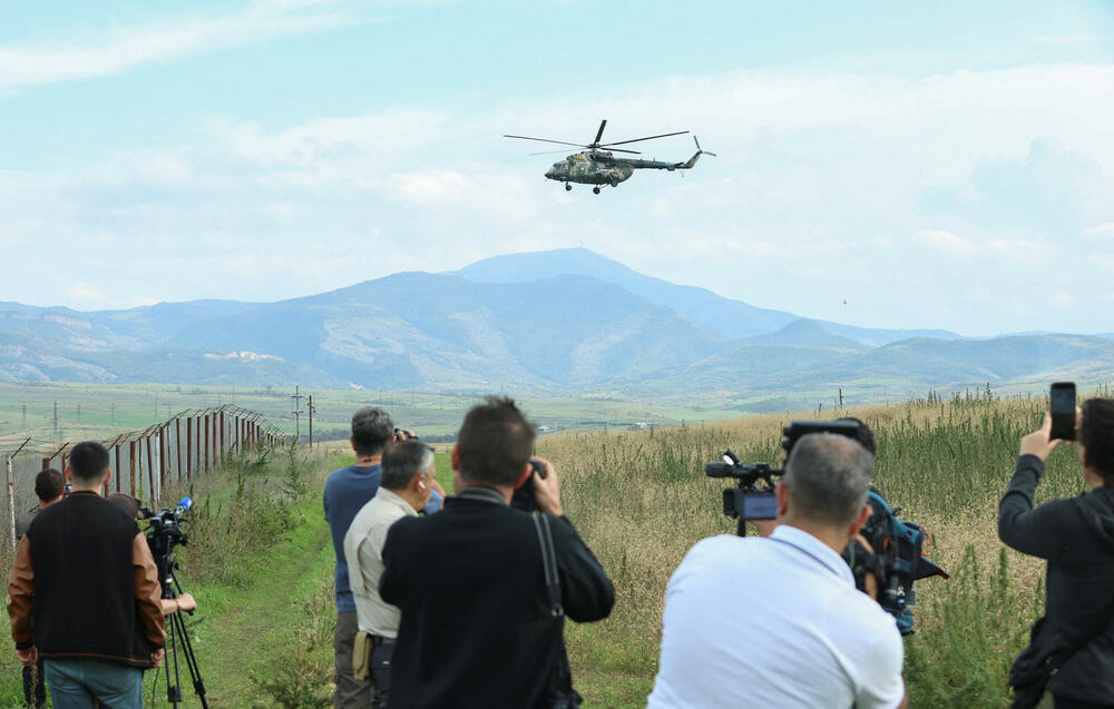 <p>Grad izgleda kao da ga je pogodila nevidljiva katastrofa, potpuno netaknut i bez tragova borbi ili bombardovanja</p>