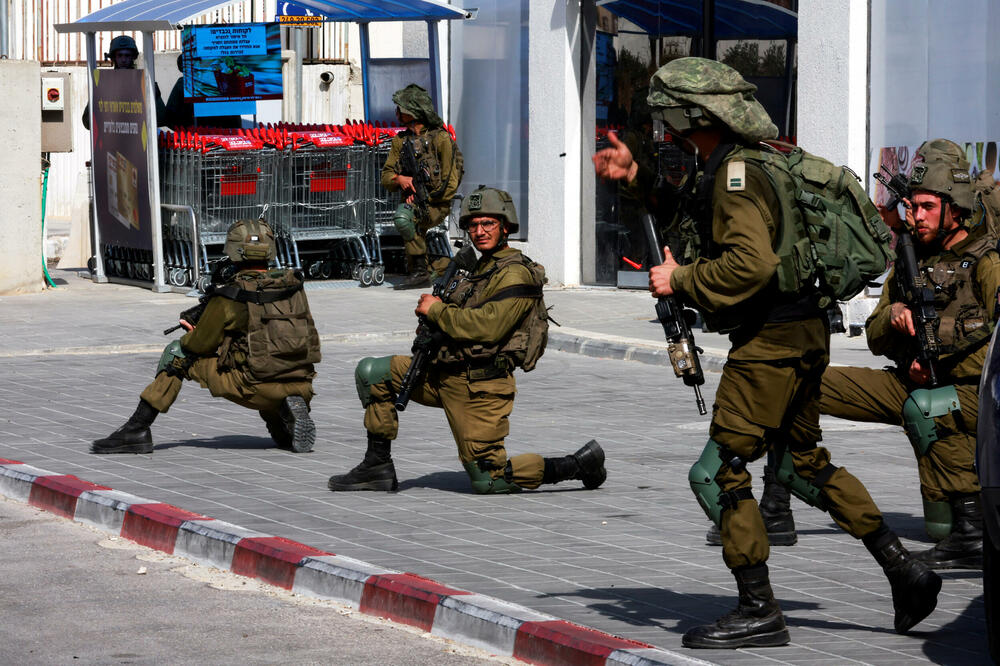 Izraelski vojnici u Sderotu, Foto: Reuters