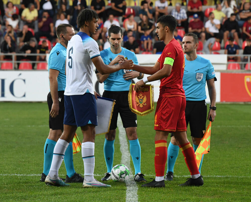 <p>U19 reprezentacija Crne Gore igrala 0:0 sa Engleskom na "DG areni" na startu preliminarne runde kvalifikacija za EP</p>