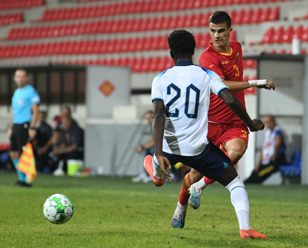 <p>U19 reprezentacija Crne Gore igrala 0:0 sa Engleskom na "DG areni" na startu preliminarne runde kvalifikacija za EP</p>