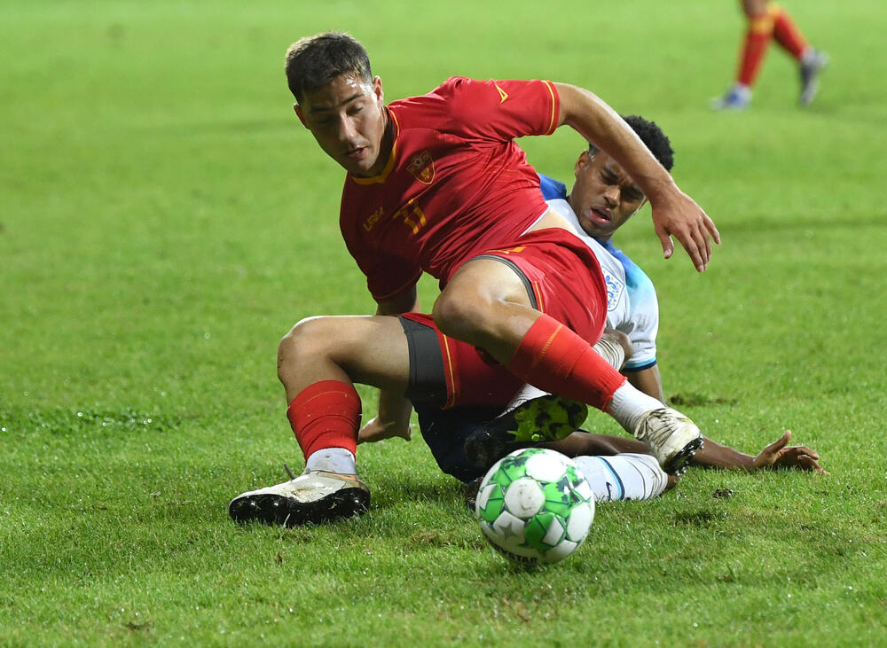 <p>U19 reprezentacija Crne Gore igrala 0:0 sa Engleskom na "DG areni" na startu preliminarne runde kvalifikacija za EP</p>