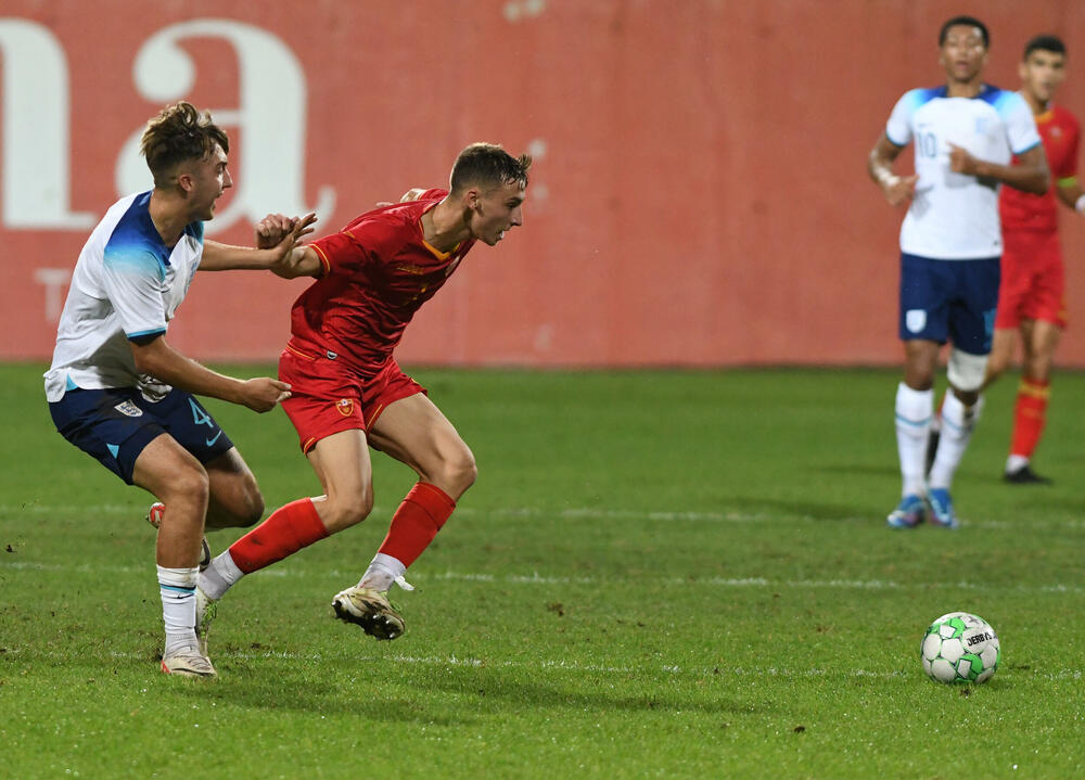 <p>U19 reprezentacija Crne Gore igrala 0:0 sa Engleskom na "DG areni" na startu preliminarne runde kvalifikacija za EP</p>