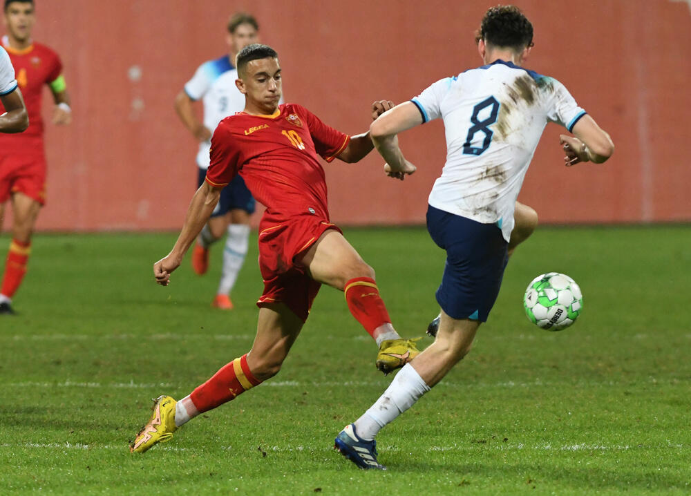 <p>U19 reprezentacija Crne Gore igrala 0:0 sa Engleskom na "DG areni" na startu preliminarne runde kvalifikacija za EP</p>