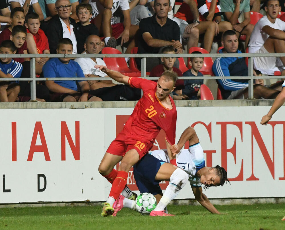 <p>U19 reprezentacija Crne Gore igrala 0:0 sa Engleskom na "DG areni" na startu preliminarne runde kvalifikacija za EP</p>