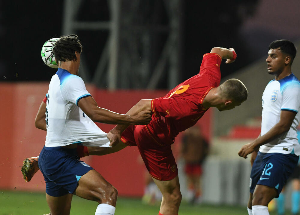 <p>U19 reprezentacija Crne Gore igrala 0:0 sa Engleskom na "DG areni" na startu preliminarne runde kvalifikacija za EP</p>