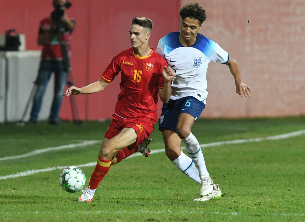 <p>U19 reprezentacija Crne Gore igrala 0:0 sa Engleskom na "DG areni" na startu preliminarne runde kvalifikacija za EP</p>