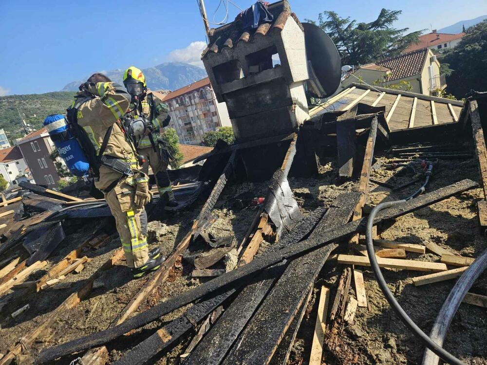 <p>Gorio krov stambene zgrade na uglu Istarske i Njegoševe ulice</p>