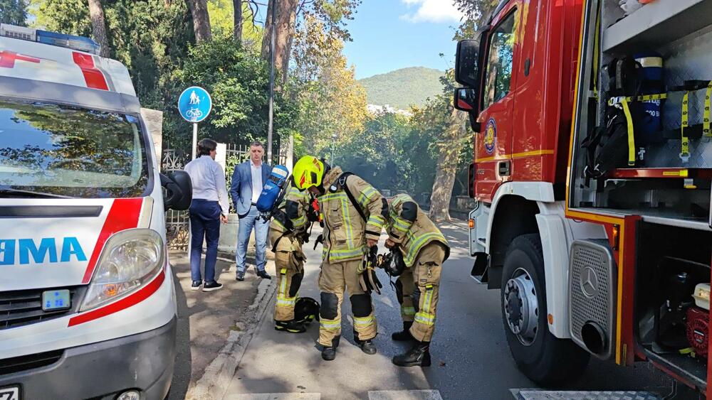 <p>Gorio krov stambene zgrade na uglu Istarske i Njegoševe ulice</p>