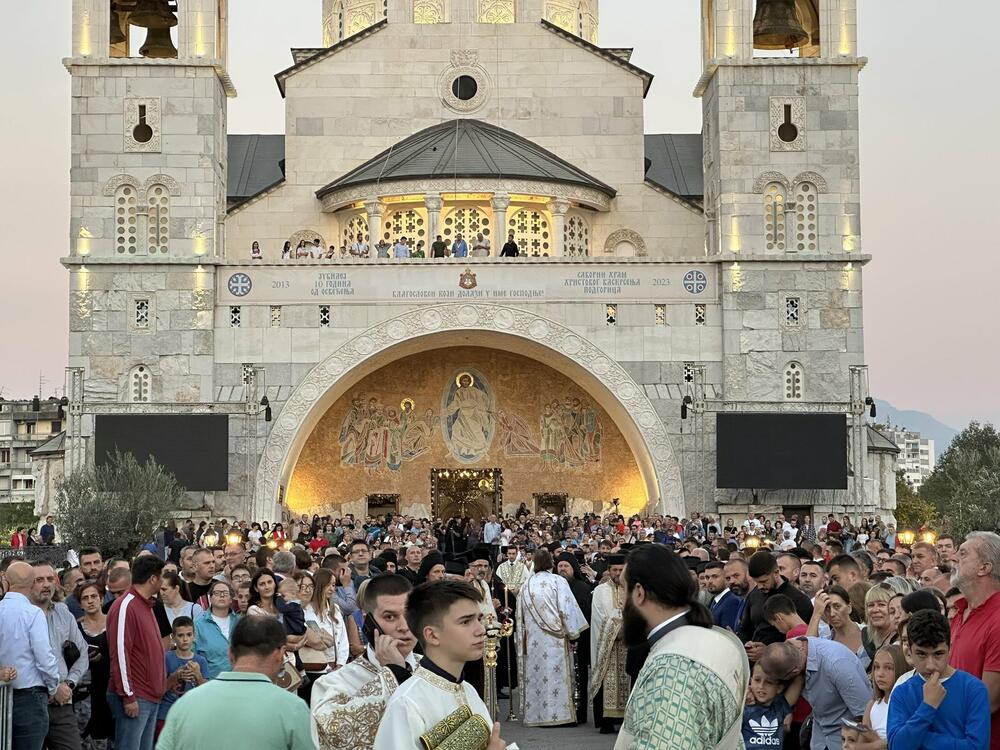 <p>"Ovdje u Podgorici ne postoji nikakva potreba da nam bilo kaže ko smo i šta smo. Više nego drugdje, ovdje u Podgorici, u Nemanjinom gradu, u gradu u kom je rođen otac svetog Save, ovdje bolje nego drugdje znamo koja je to naša vjera, ko su naši preci"</p>