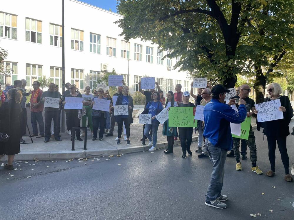 <p>Oni tvrde da popis ima za cilj prevaru građana Crne Gore uz unaprijed pripremljene rezultate</p>