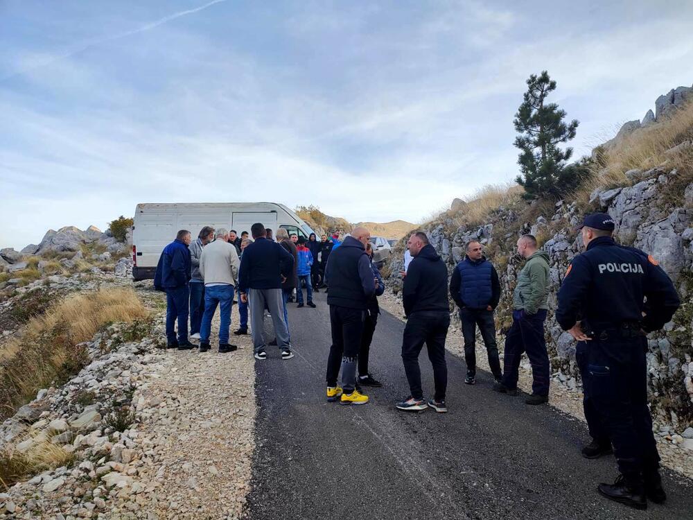 <p>Minić vjeruje da će sa izborom nove Vlade dobiti potrebne dozvole pa da će naredno ljeto bungalovi biti vraćeni na mjesto odakle im slijedi uklanjanje</p>