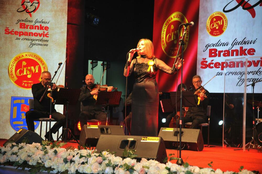 <p>Legenda crnogorske izvorne muzike Branka Šćepanović obilježila jubilej koncertom u Nikšiću</p>