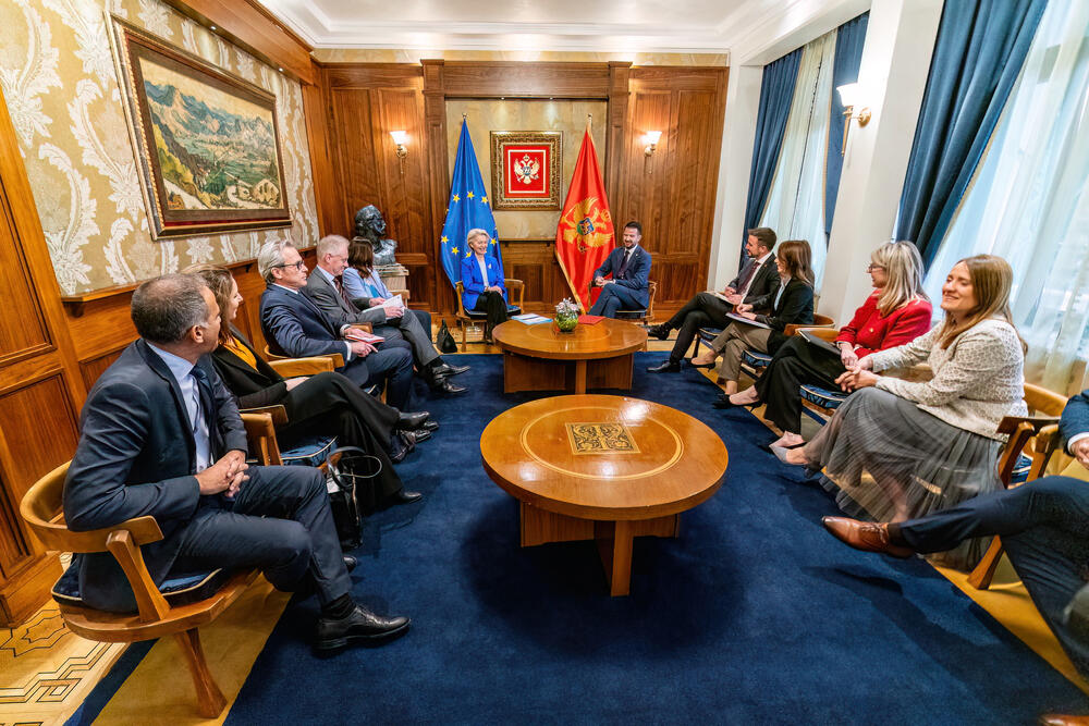 <p>Predsjednik Crne Gore Jakov Milatović rekao da je dobio "niz ohrabrujućih poruka" od predsjednice Evropske komisije, ocijenio da je realno i moguće da Crna Gora postane članica EU i prije 2030.</p>