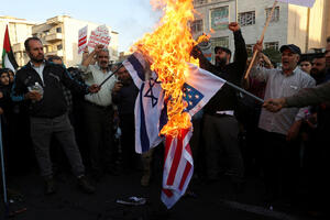 Iran: Šiju američke i izraelske zastave za spaljivanje, posao ide...