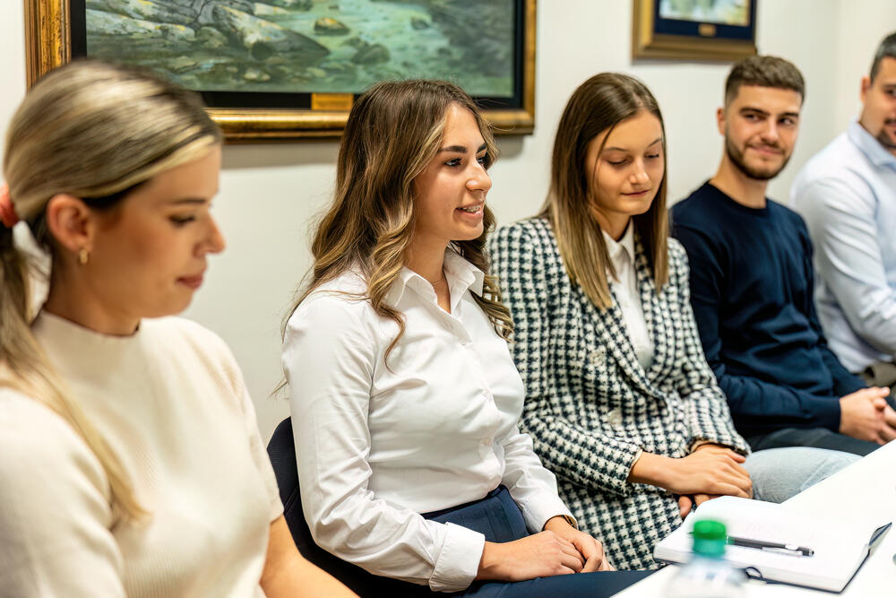 <p>Milatović je poručio da su uspješni studenti najbolji ambasadori Crne Gore u inostranstvu i istakao da su njegov cilj reforme koje će uvesti državu što prije u Evropsku uniju (EU)</p>