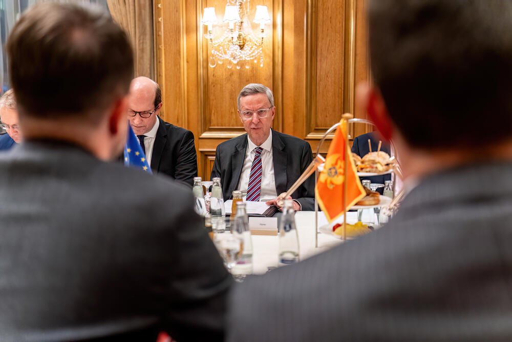 <p>Uoči susreta sa Štajnmajerom, Milatović se večeras sastao sa predstavnicima Istočnog odbora Njemačke privrede na temu jačanja ekonomske saradnje između dvije države<br /> </p>