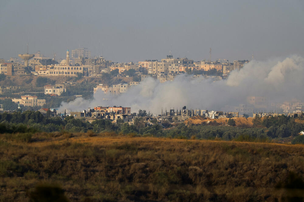 Dim nakon izraelskih udara u Gazi, Foto: Reuters