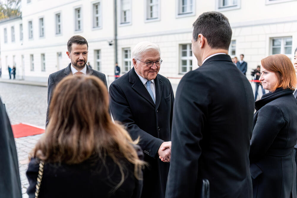 <p>Štajnamer je istakao da Njemačka snažno podržava Crnu Goru, da Evropska unija treba pozitivan primjer i da je siguran da Crna Gora to može biti</p>