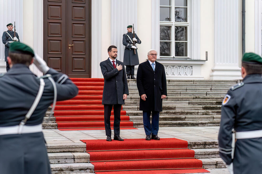 <p>Štajnamer je istakao da Njemačka snažno podržava Crnu Goru, da Evropska unija treba pozitivan primjer i da je siguran da Crna Gora to može biti</p>