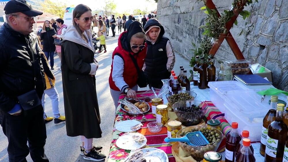 <p>Različitim manifestacijama obilježena 21. Maslinijada</p>