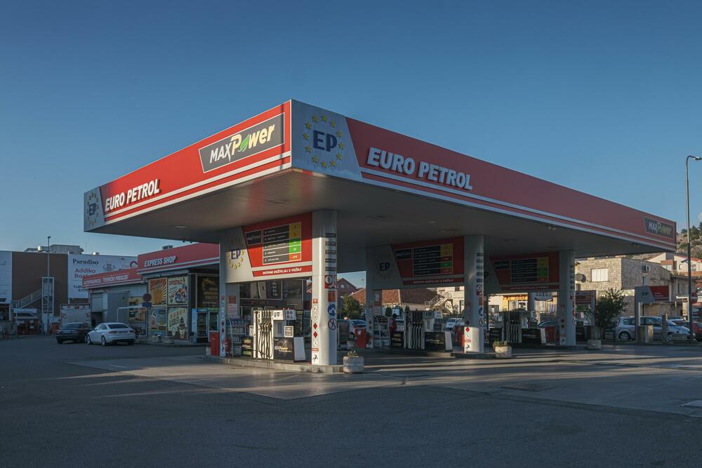 <p><em>Euro Petrol - Tvoj pouzdan saputnik na putu prema nagradi!</em></p>