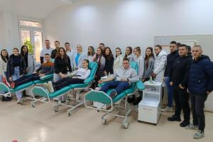 Maturanti Srednje stručne škole u Bijelom Polju donirali krv