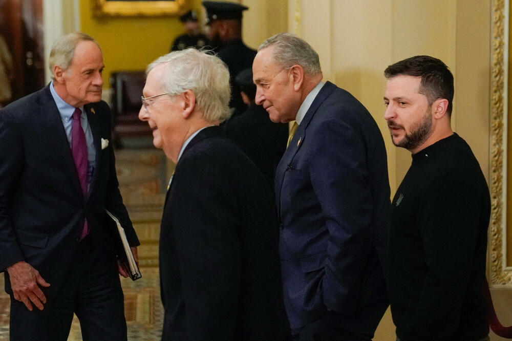 Zelenski (skroz desno) sa američkim senatorima Čakom Šumerom i Mičom Mekonelom, Foto: Reuters