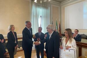 Đukanoviću u Veneciji uručena nagrada “Zlatni lav za životno djelo”
