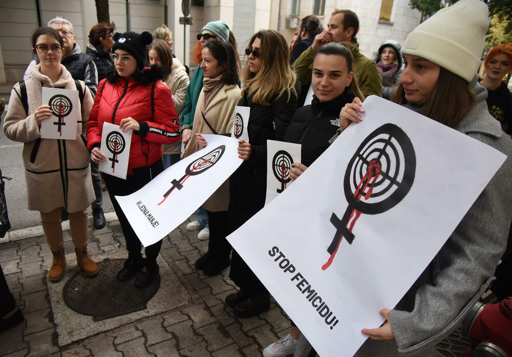 <p>Centar za ženska prava, između ostalog, traži da Vlada uspostavi nacionalno tijelo za koordinaciju i sprovođenje politika i mjera za sprečavanje i borbu protiv svih vidova nasilja obuhvaćenih Istanbulskom konvencijom</p>