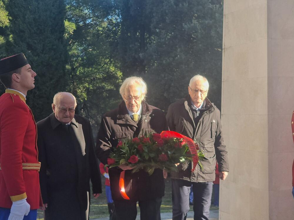 <p>Na današnji dan, 19. decembra 1944. godine, Podgorica je oslobođena od okupatora. Glavni grad Crne Gore je za vrijeme Drugog svjetskog rata pretrpio brojna razaranja i bio bombardovana više od 70 puta</p>