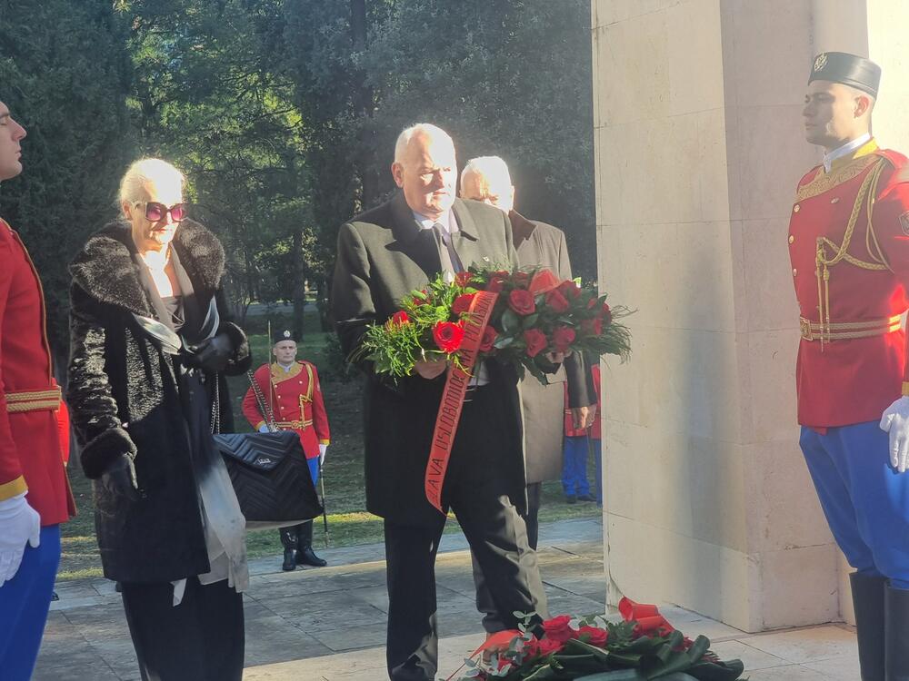 <p>Na današnji dan, 19. decembra 1944. godine, Podgorica je oslobođena od okupatora. Glavni grad Crne Gore je za vrijeme Drugog svjetskog rata pretrpio brojna razaranja i bio bombardovana više od 70 puta</p>