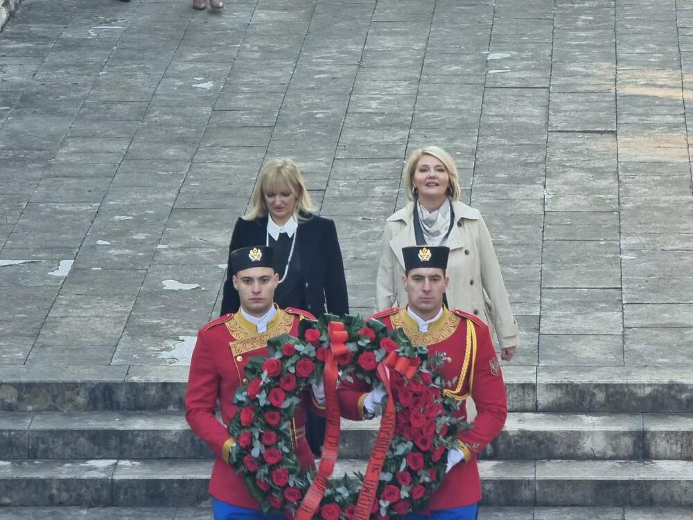 <p>Na današnji dan, 19. decembra 1944. godine, Podgorica je oslobođena od okupatora. Glavni grad Crne Gore je za vrijeme Drugog svjetskog rata pretrpio brojna razaranja i bio bombardovana više od 70 puta</p>