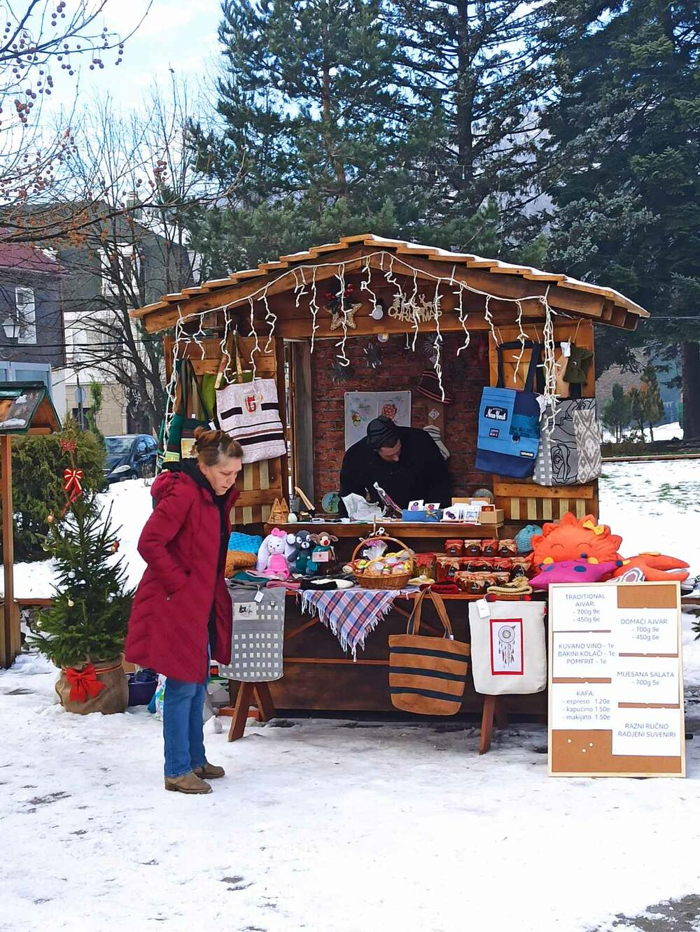 <p>Tokom trajanja Bazara biće organizovan i muzički program, pa će u autentičnom ambijentu na Trgu boraca, nastupiti Dva i po šešira, Aleksandar Došljak, Shendon bend, Bjelopoljski tamburaši</p>