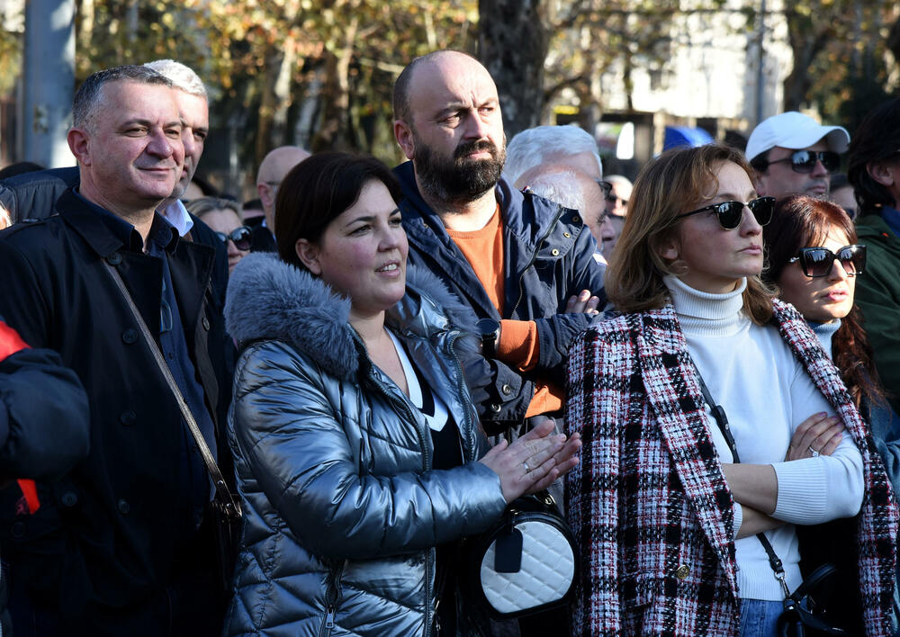 <p>Predsjednik Sindikata prosvjete Radomir Božović poručio je da prosvjetni radnici "proizvode budućnost ove zemlje"</p>