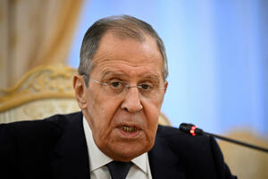 Lavrov: Zapad pokušao da organizuje nelegalno preuzimanje vlasti u...