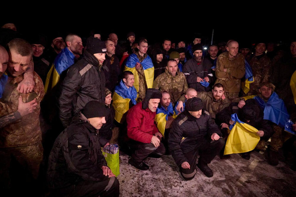 Oslobođeni ukrajinski ratni zarobljenici, Foto: Reuters