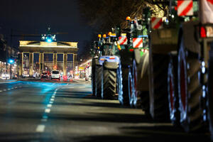 FOTO Traktori u centru Berlina - nezadovoljni poljoprivrednici...