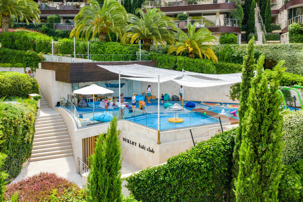 <p><em>Dukley Hotel & Resort najavljuje Dan karijere, koji će se održati u hotelu "Hilton" u Podgorici, 18. januara, od 10:00 do 16:00 časova.</em></p>  <p> </p>