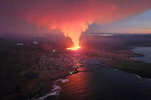 Erupcija vulkana na Islandu: Lava zapalila kuće u evakuisanom gradu