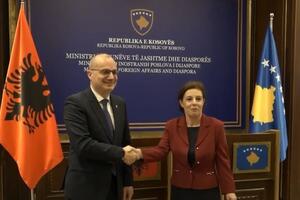 Hasani: Srbija da prestane sa slanjem vojske blizu granice sa...