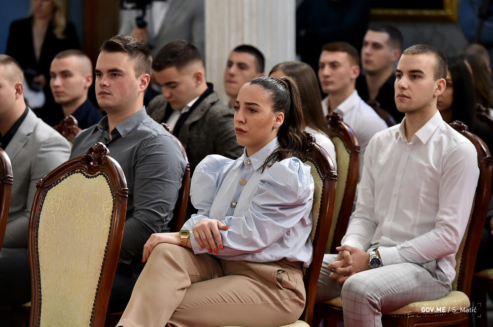 <p>Akademci preko godinu dana čekali da krenu sa odrađivanjem pripravničkog staža i da rade ono za šta stu se školovali</p>