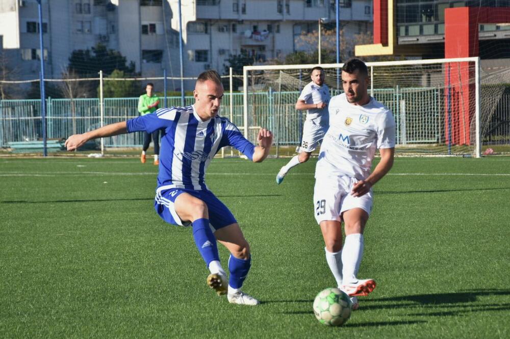 Vjetar onemogućio tečnu igru oba rivaal na Starom aerodromu, Foto: FK Budućnost