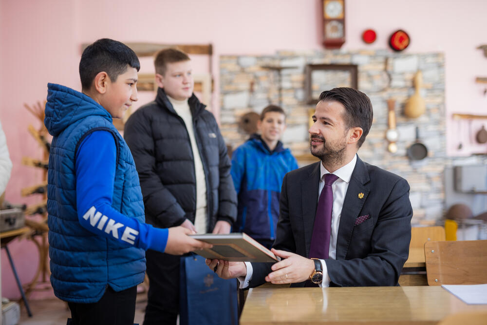 <p>"Svako dijete je podjednako važno, bez obzira kolika je škola i koliko učenika ima. Neophodno je svima pružiti pristup obrazovanju kako bi stvorili društvo jednakih šansi za sve"</p>