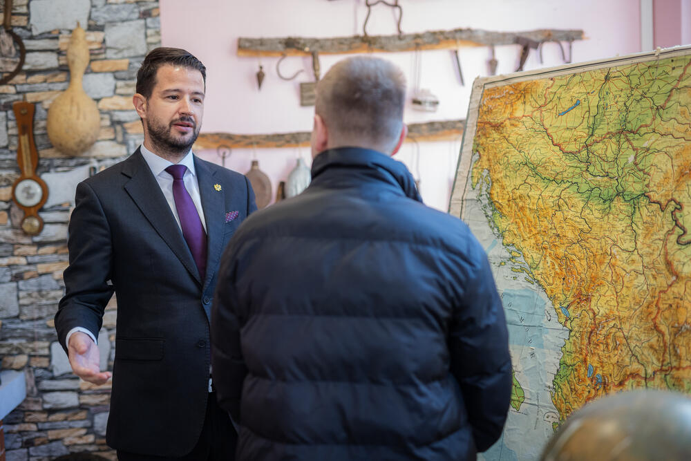 <p>"Svako dijete je podjednako važno, bez obzira kolika je škola i koliko učenika ima. Neophodno je svima pružiti pristup obrazovanju kako bi stvorili društvo jednakih šansi za sve"</p>