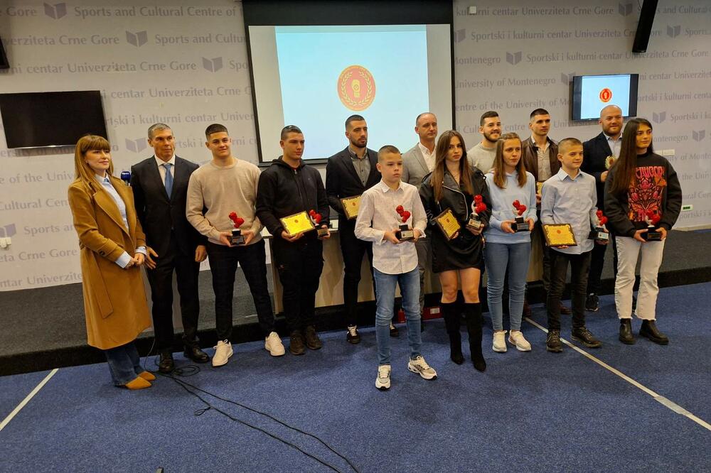 Sa današnje dodjele pehara i plaketa najboljima u BSCG, Foto: Slaviša Živaljević