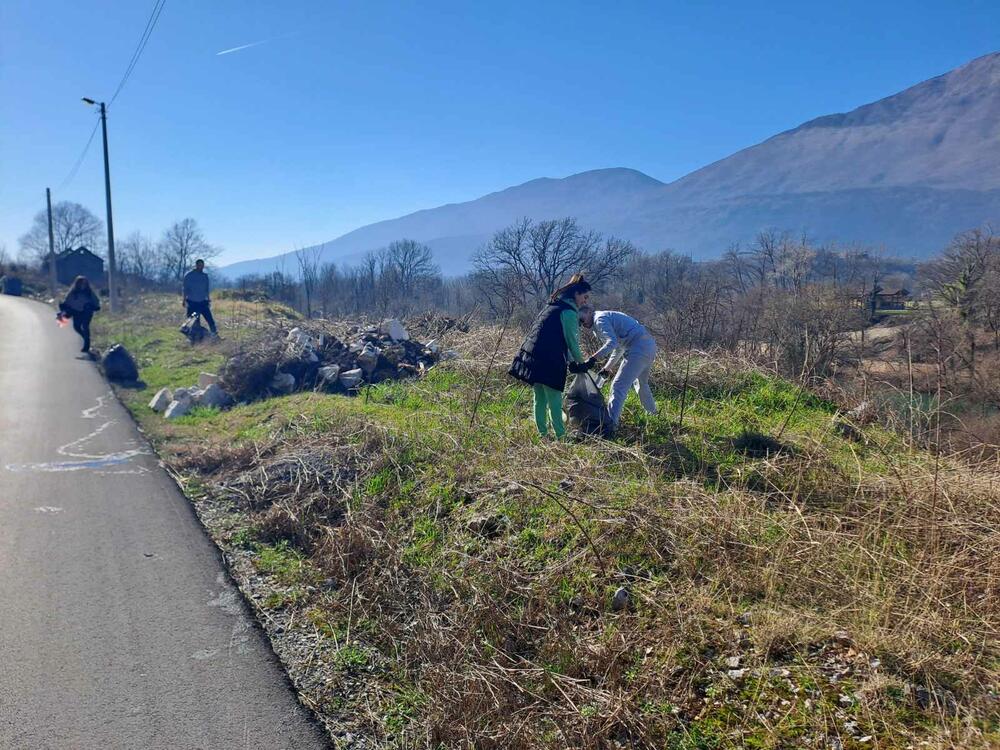 <p>"Vođeni ekološkim principima i ciljevima, danas je građanima pokazan primjer, ali i ukazano koliko nesavjesni pojedinci prave štetu samoj životnoj sredini, ali i pokoljenjima koja dolaze"</p>